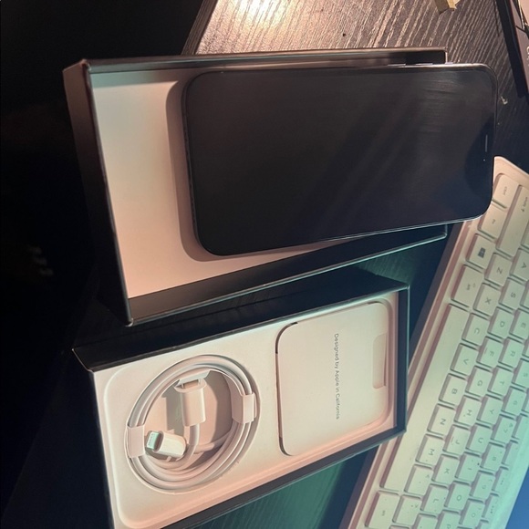 Unlocked Apple iPhone 12 Pro 128gb - Picture 2 of 3